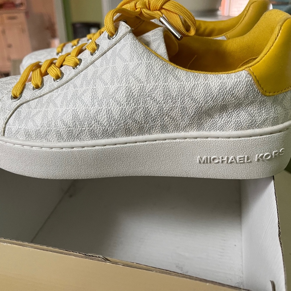 Michael Kors Sneakers - Picture 1 of 5